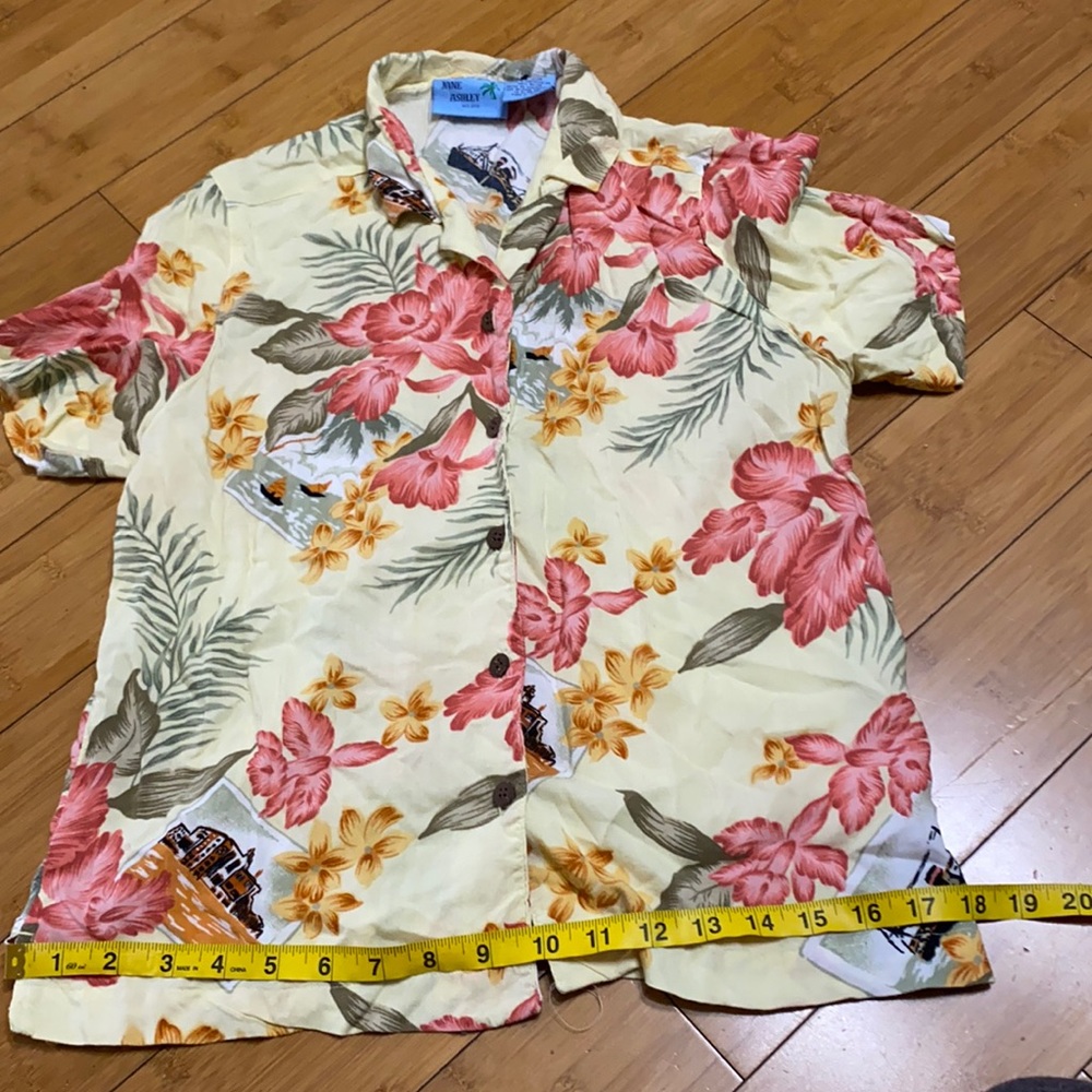 Hawaiian button up shirt